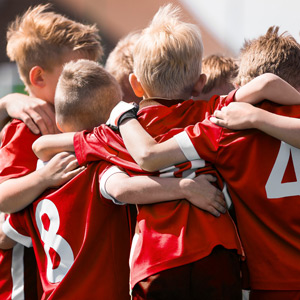 Kinder beim Fußball